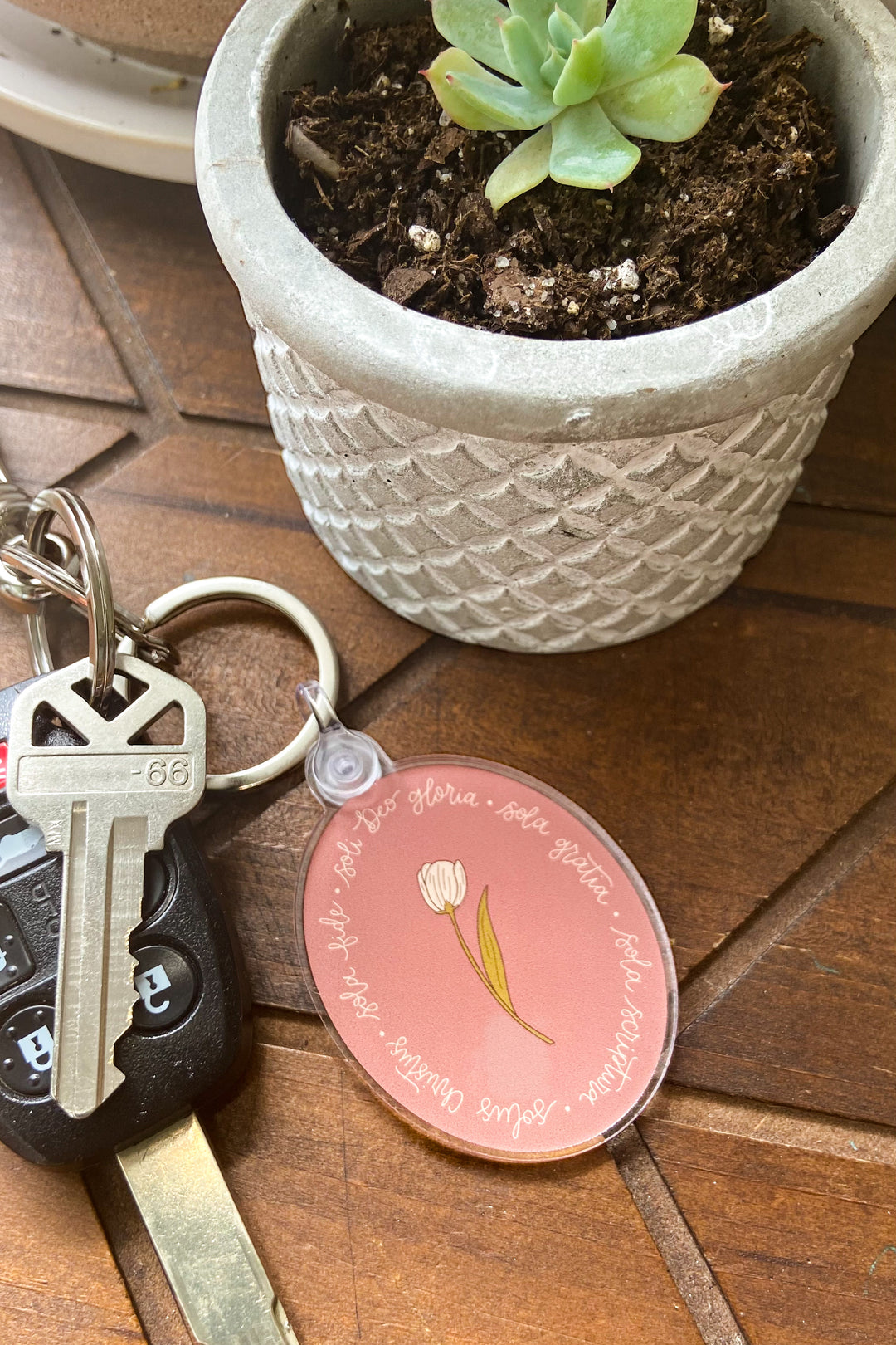 5 Solas Tulip Keychain